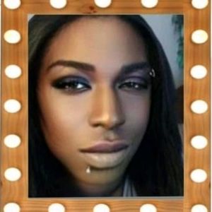 Meet your Posher, Carla